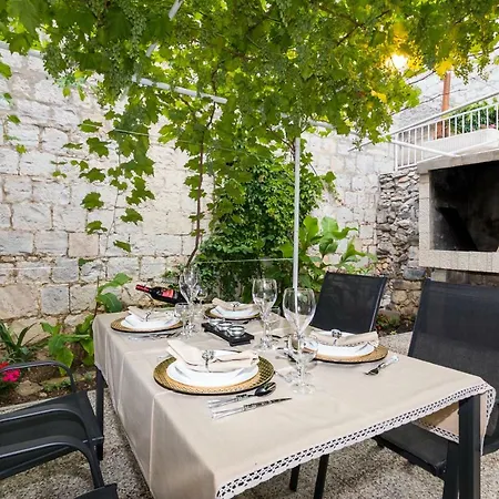Stari Dvor Kaštela